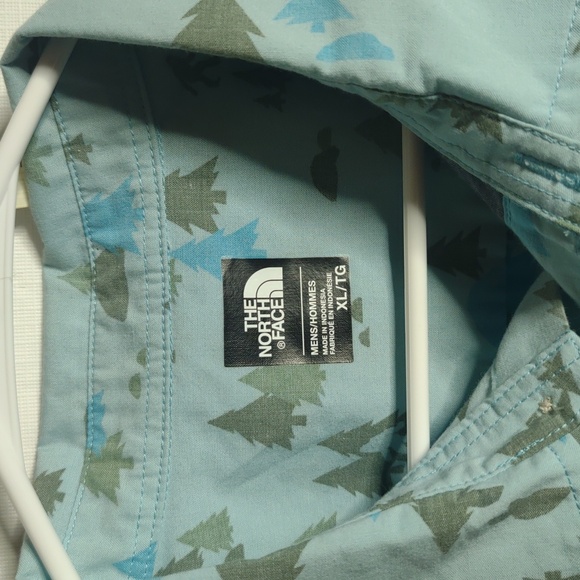 Bigfoot Bougie! The North Face Men's XL/TG button down Sasquatch print shirt - Picture 2 of 4